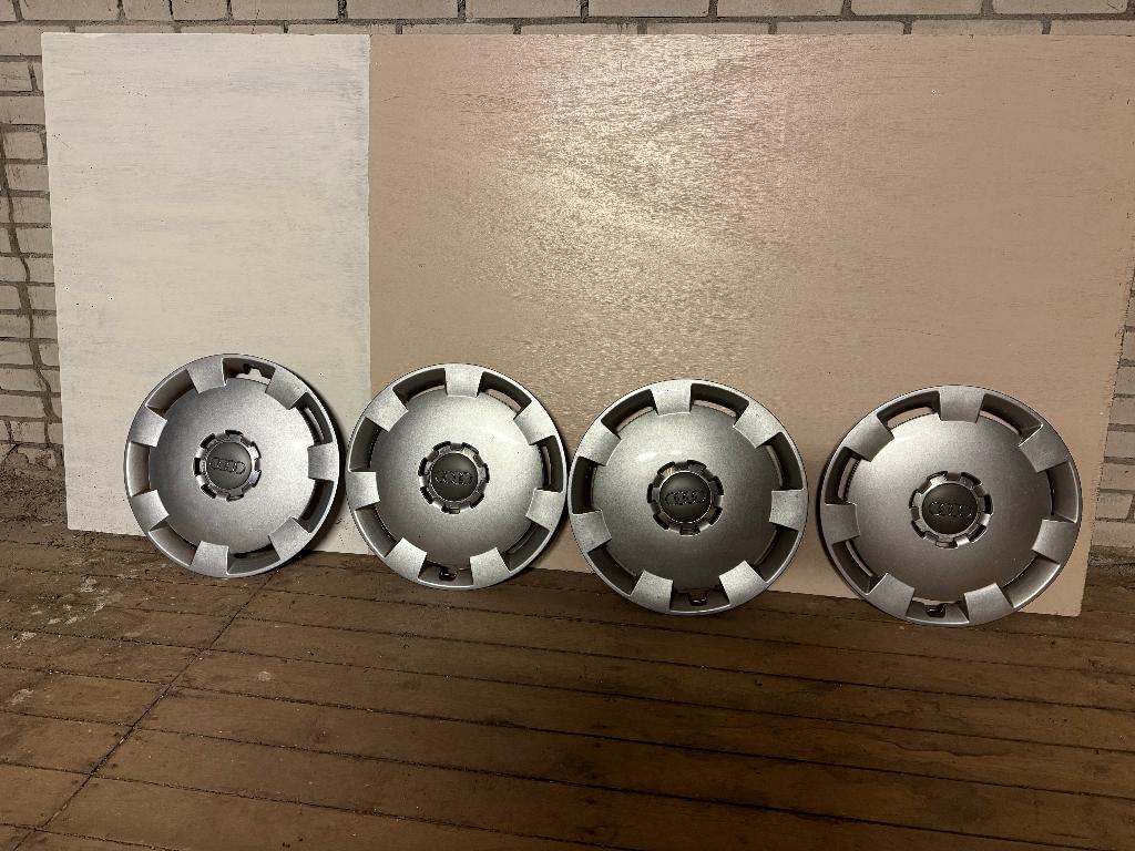 audi orginele  16 inch wieldoppen, Ophalen, Gebruikt