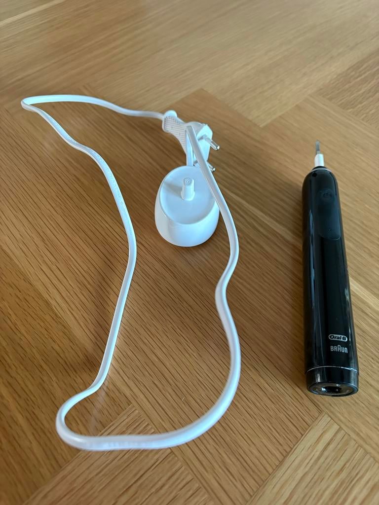 Oral B Tandenborstel - Gebruikt, Goede Staat, Ophalen of Verzenden, Gebruikt, Mondverzorging