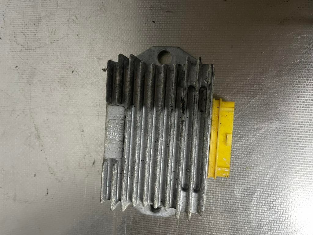 Gilera / piaggio 50cc 2takt spanningsregelaar, Ophalen