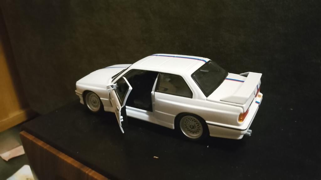 Bburago BMW E30 M3 1/24, Hobby en Vrije tijd, Modelauto's | 1:18, Ophalen of Verzenden, Zo goed als nieuw, Auto, Overige merken