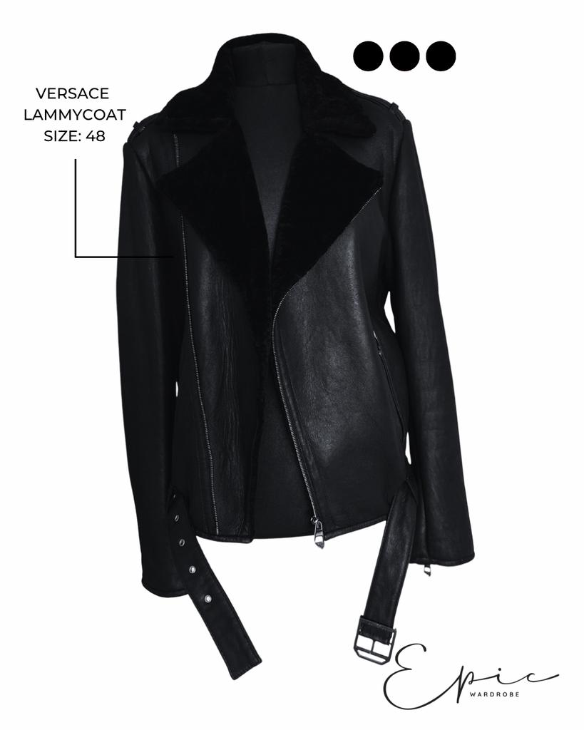Versace Lammy Coat | Maat 48 | Zwart | New, Ophalen of Verzenden, Zo goed als nieuw, Maat 48/50 (M), Zwart