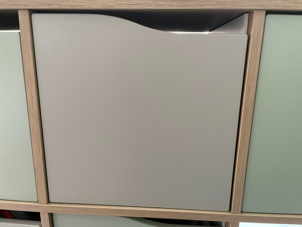 1x IKEA KALLAX inzet met deur, gegolfd/grijs, 33x33cm, Ophalen, Zo goed als nieuw