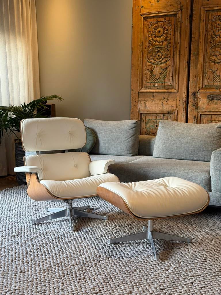 Vitra Eames Lounge Chair + Ottoman, Huis en Inrichting, Fauteuils, 75 tot 100 cm, Zo goed als nieuw, 75 tot 100 cm, Lounge chair fauteuil stoel ligstoel