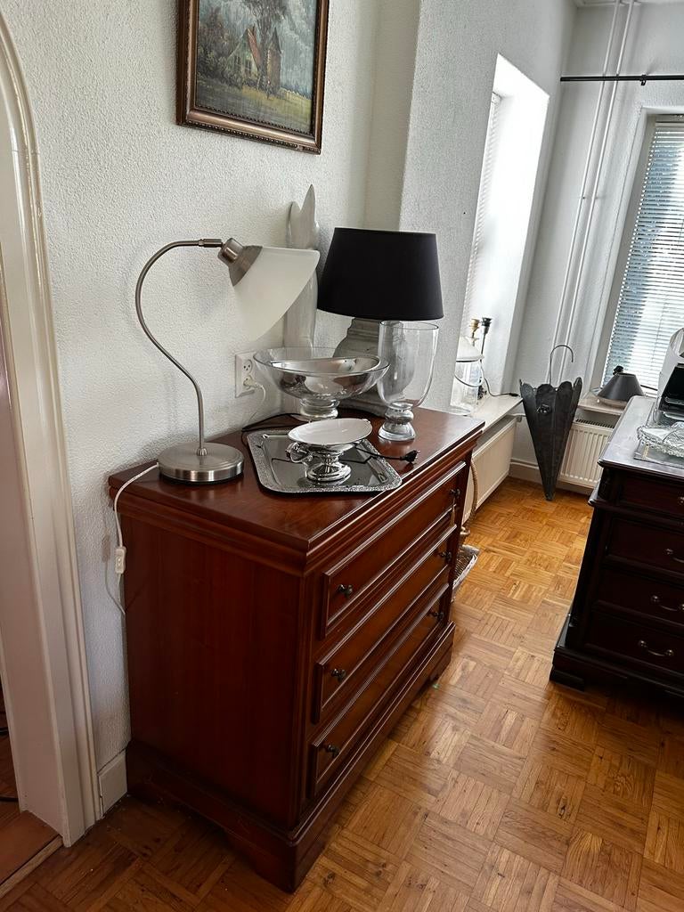 Brocante: lampen, kasten, decoratie, tafels, stoelen, Ophalen