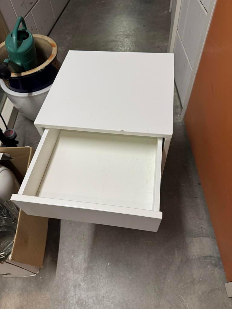 Wit nachtkastje IKEA (VIKHAMMER), Ophalen, Gebruikt, Minder dan 45 cm, 55 tot 70 cm