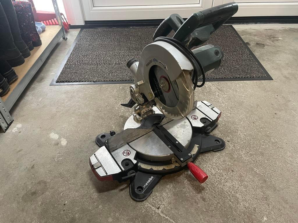 Metabo KS216 Lasercut, Ophalen, Gebruikt, Afkortzaag, 30 tot 70 mm