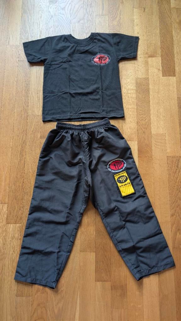 Krav Maga outfit. Maat 134/140, Sport en Fitness, Vechtsporten en Zelfverdediging, Maat XS of kleiner, Ophalen of Verzenden, Zo goed als nieuw