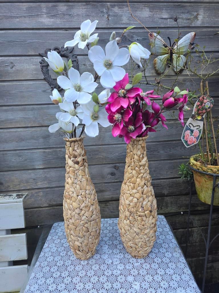 Set van 2 rieten vazen met magnolia, Overige materialen, Overige kleuren, Ophalen of Verzenden, Zo goed als nieuw