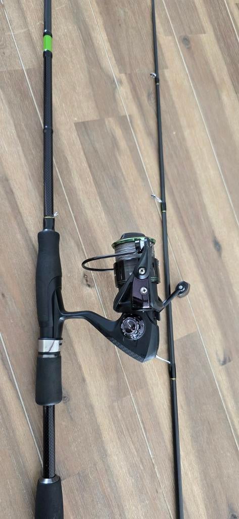 Favorite X1-602EXH spinhengel roofvishengel met molen, Ophalen, Werphengel