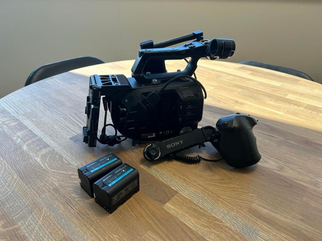 Sony FS7 camera met 2 accu's en V-mount plaat, Audio, Tv en Foto, Videocamera's Digitaal, Gebruikt, 20x of meer, Overige soorten