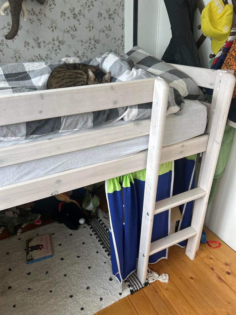 Half hoogslaper met glijbaan en gordijnen, Ophalen of Verzenden, Gebruikt, Halfhoogslaper