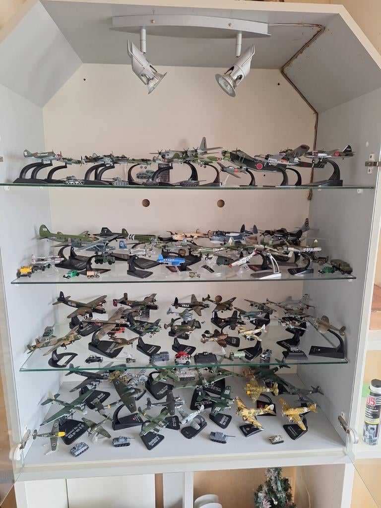 Partij model vliegtuigen +/- 70 stuks en meer, 1:72 tot 1:144, Gebruikt, Vliegtuig, Ophalen
