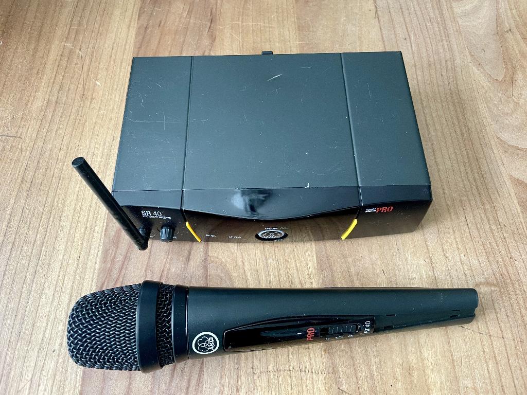 AKG draadloze microfoon, Ophalen of Verzenden, Gebruikt, Zangmicrofoon, Draadloos