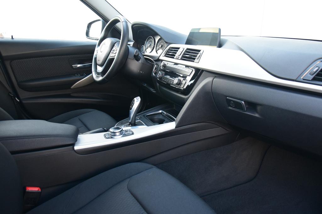 BMW 3 Serie 318i Executive Automaat Led Navi Pdc (bj 2018), Gebruikt, Blauw, Origineel Nederlands, 3 cilinders