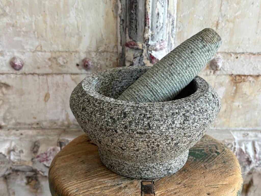 Oude vijzel tjobek van zwart grijs graniet XL, Ophalen of Verzenden