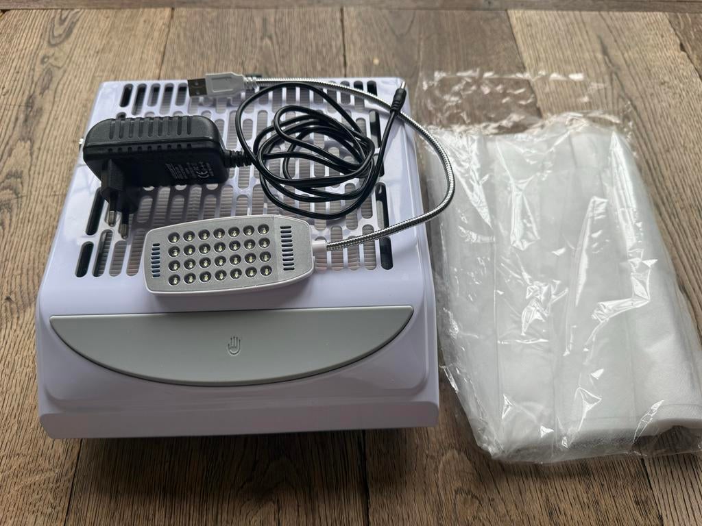 Nagelstofafzuiger met lampje, Gebruikt, Wit, Ophalen of Verzenden, Handen en Nagels