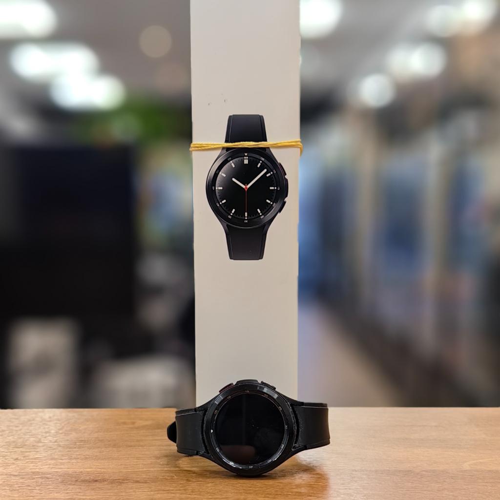 Samsung Galaxy Watch4 Classic 46MM | Zwart - Prima!, Samsung, Zo goed als nieuw, Support@Samsung.com, 129, Samsung-ro, Yeongtong-gu
Suwon-si, Gyeonggi-do 16677
South Korea