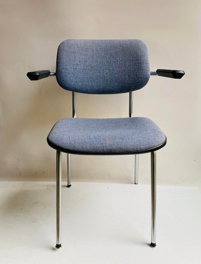 Gispen stoel met armleggers model 1235, Gebruikt, Jaren 60, Blauw, Ophalen of Verzenden