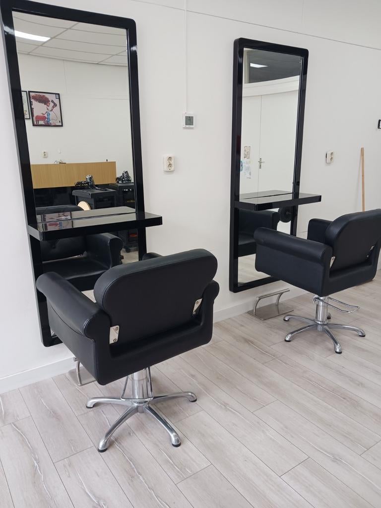 2 nette kapper stoelen met bijbehorende spiegels aangeboden., Huis en Inrichting, Ophalen of Verzenden, Zo goed als nieuw