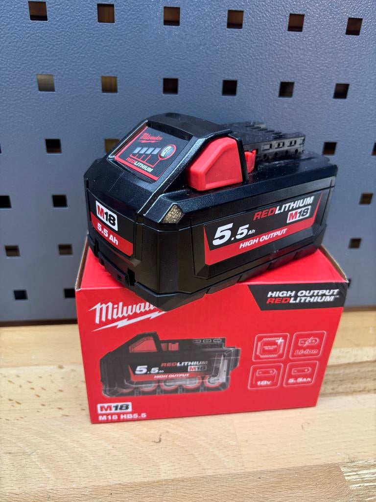 Originele nieuwe Milwaukee M18 5.5 Ah accu, Ophalen of Verzenden, Nieuw