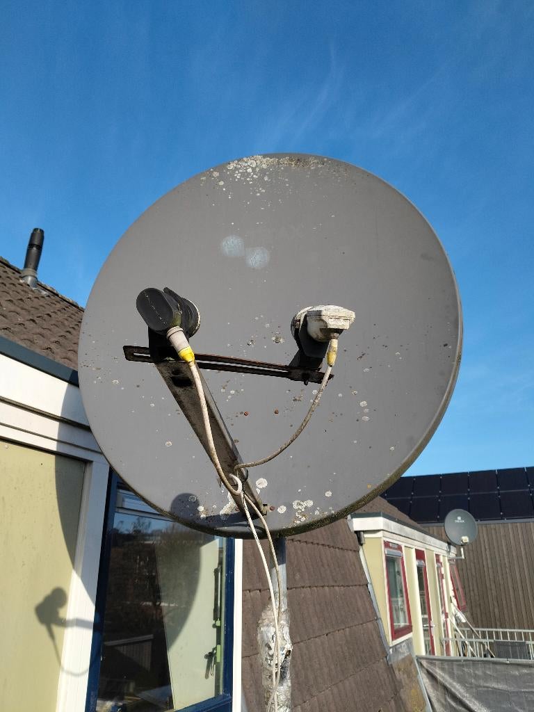 schotel antenne met twee LNB’s op, Ophalen, Gebruikt, (Schotel)antenne, Overige merken
