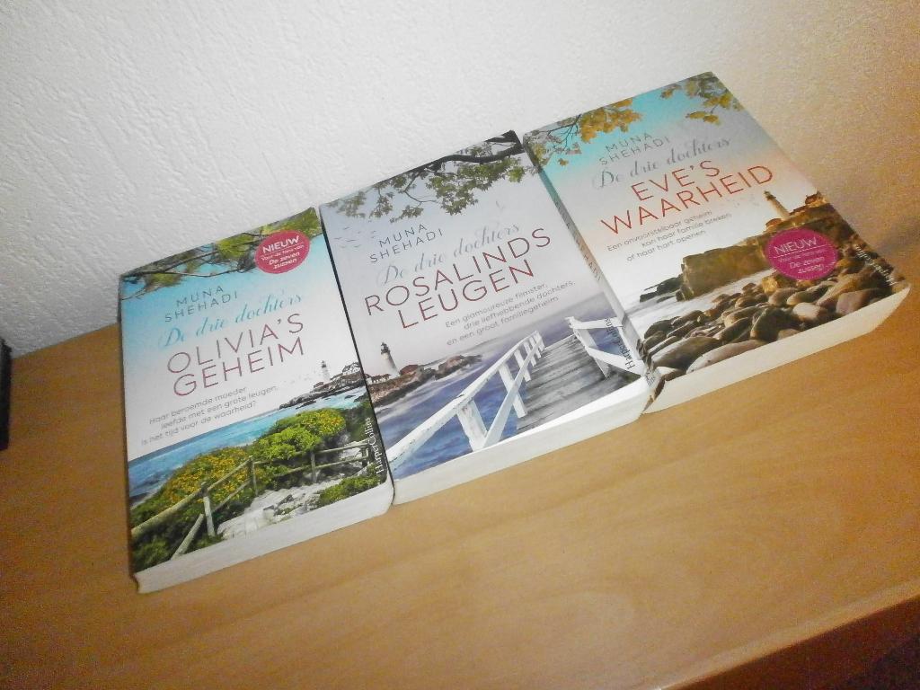Muna Shehadi  DE DRIE DOCHTERS  3 delen, Ophalen of Verzenden, Gelezen, Muna Shehadi