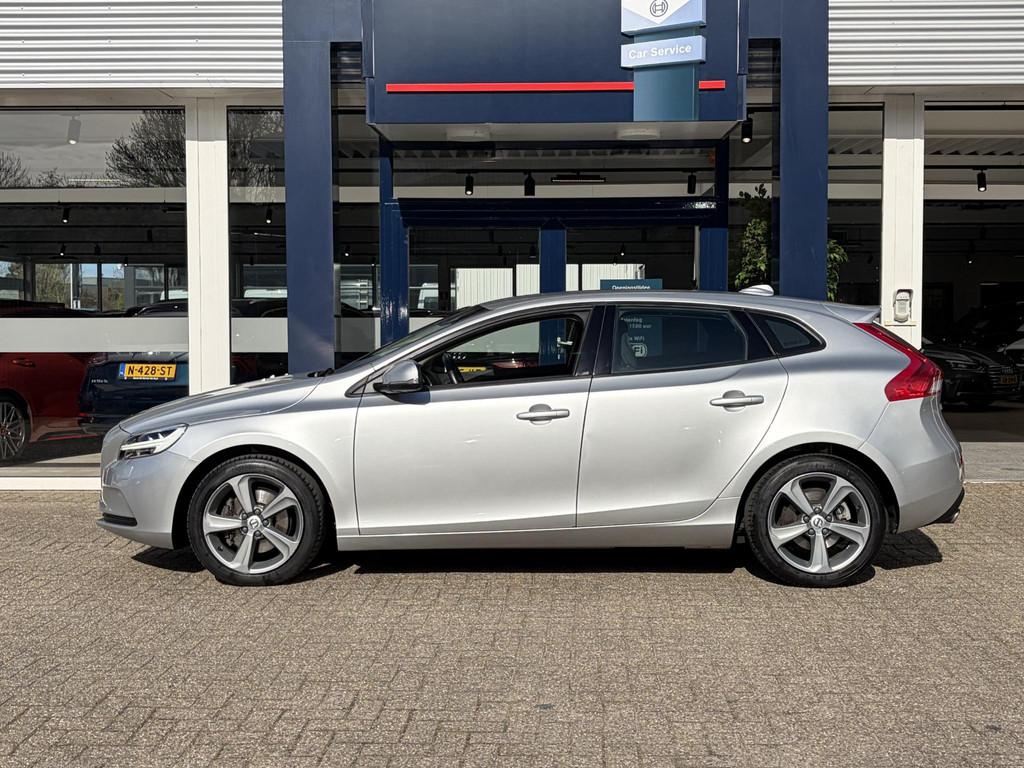 Volvo V40 2.0 T3 Nordic+ / NL-Auto / Dealer-Onderhouden / St, Voorwielaandrijving, Gebruikt, Euro 6, 4 cilinders