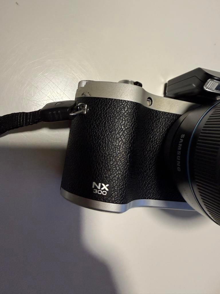 Samsung NX300 systeemcamera met 18-55mm OIS lens, Audio, Tv en Foto, Fotocamera's Digitaal, Gebruikt, Compact, Ophalen of Verzenden