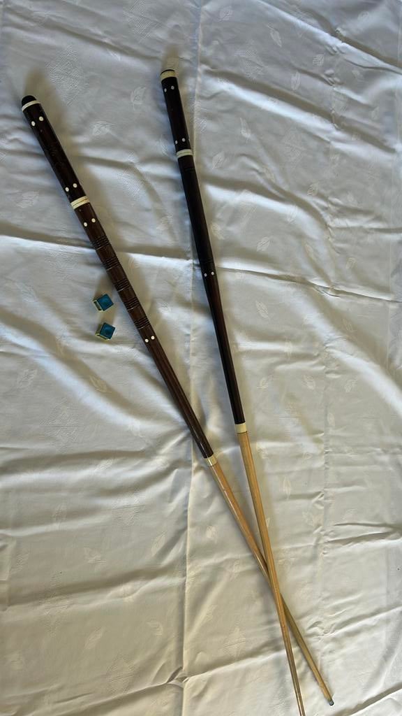 Twee biljart keuen, Ophalen of Verzenden, Gebruikt, Keu of Ballen