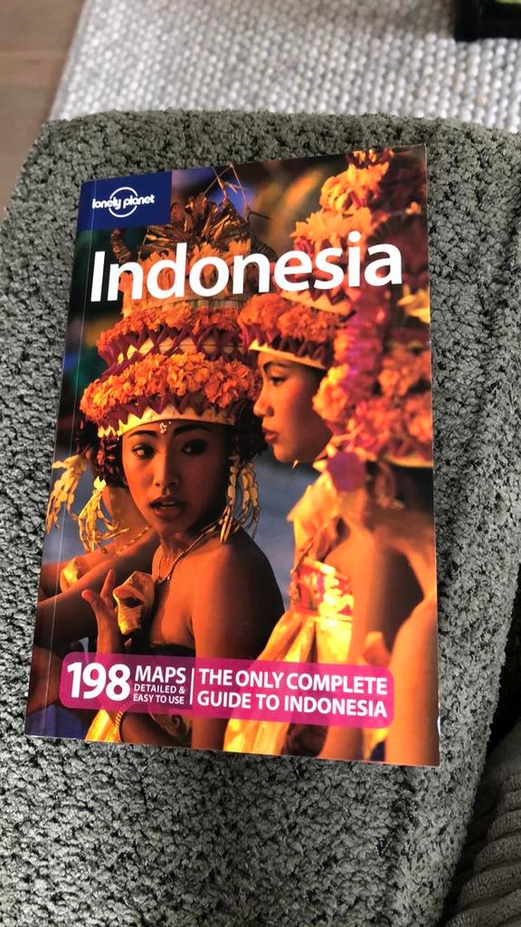 Lonely Planet Indonesië 9e editie 2010, Boeken, Reisgidsen, Gelezen, Lonely Planet, Budget, Ophalen of Verzenden