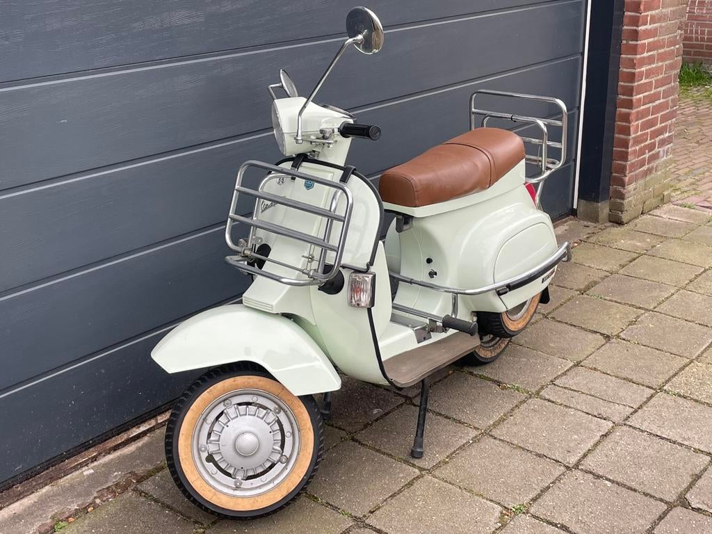 Erg mooie Vespa pk50 handgeschakeld, 20 jaar in bezit, Fietsen en Brommers, Brommers | Oldtimers, Maximaal 45 km/u, 50 cc, Ophalen