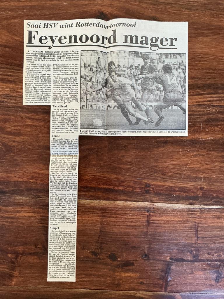 Voetbal krantenartikel Feyenoord Liverpool aug 1983 Cruijff, Ophalen of Verzenden, Knipsel(s)
