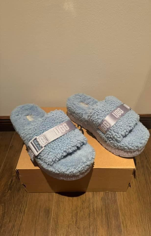 UGG • UGGS - FLUFFITA - Blauwe Platform Slippers - 41, Ophalen of Verzenden, Zo goed als nieuw, Blauw