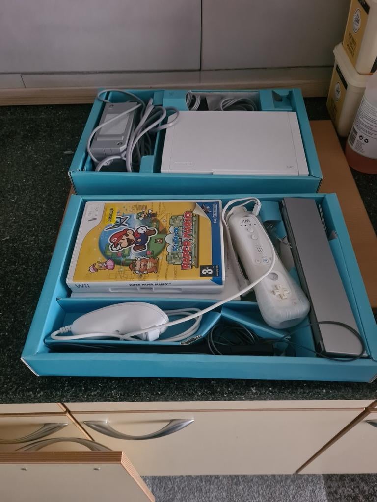 Wii console met Paper Mario en Wii Sports, Spelcomputers en Games, Ophalen of Verzenden