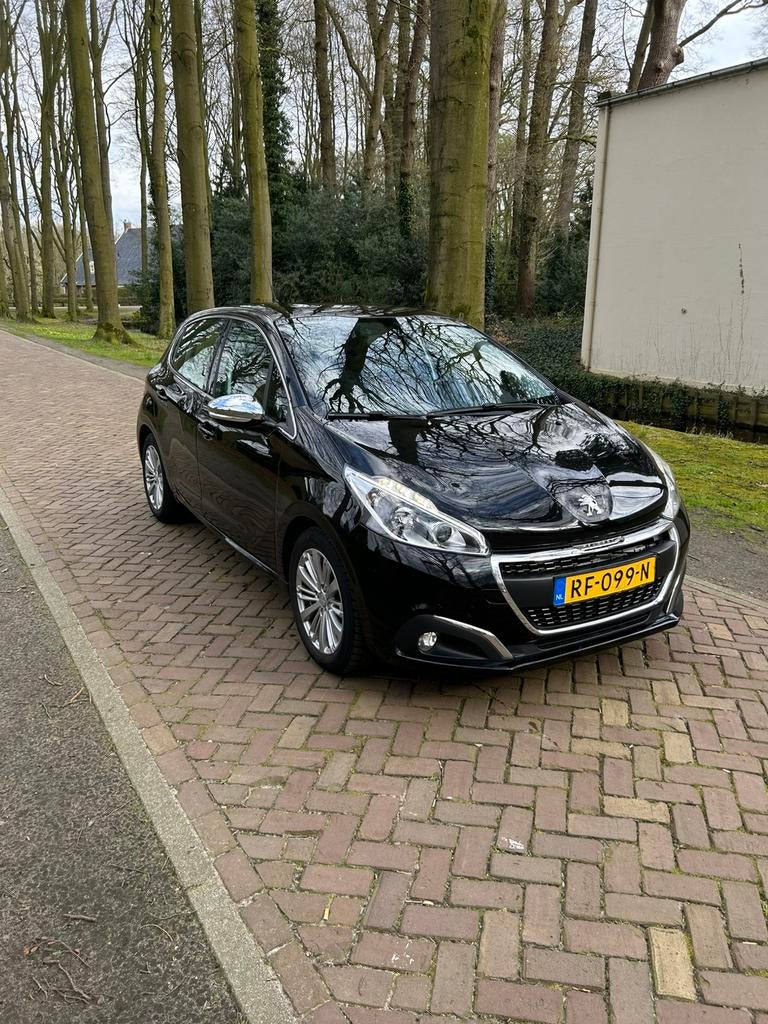 Peugeot 208 1.2 Allure 5-D 2017 Zwart, Auto's, Peugeot, Voorwielaandrijving, 31 €/maand, 1199 cc, Origineel Nederlands