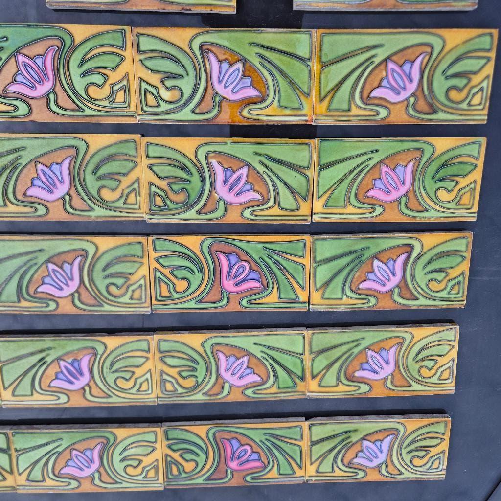 27 antieke randtegels met decor in relief, Ophalen