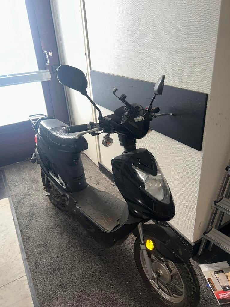 Elektrische Scooter: Sunny E-Bike, Fietsen en Brommers, Snorfietsen en Snorscooters, Gebruikt, Overige merken, Elektrisch, Ophalen