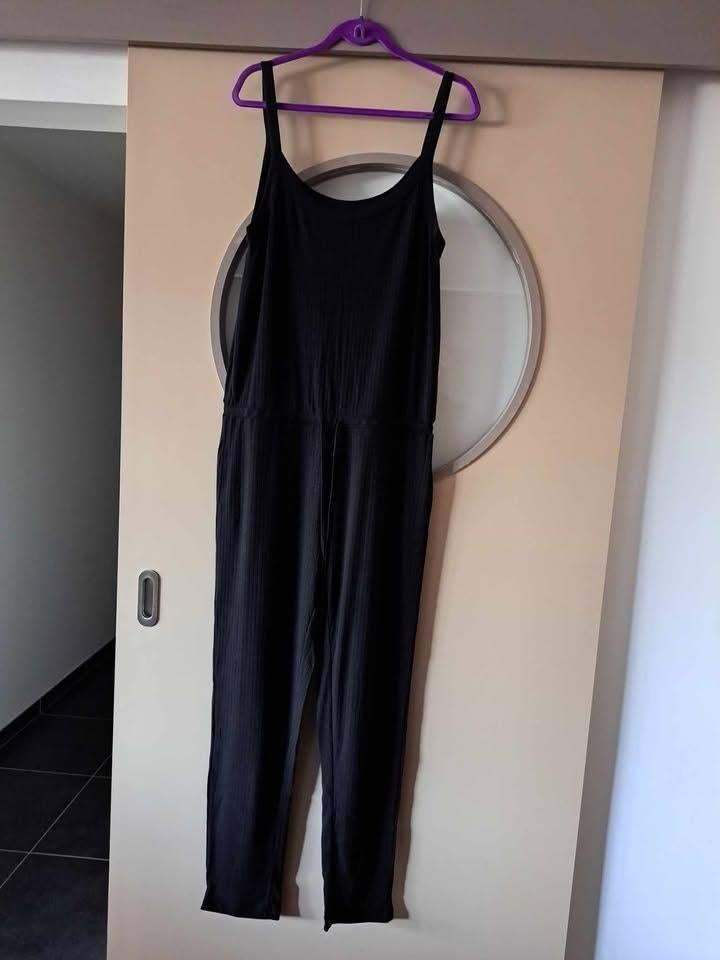 Jumpsuit in ribbel tricot L/XL, Ophalen of Verzenden, Zo goed als nieuw, Maat 42/44 (L), Zwart