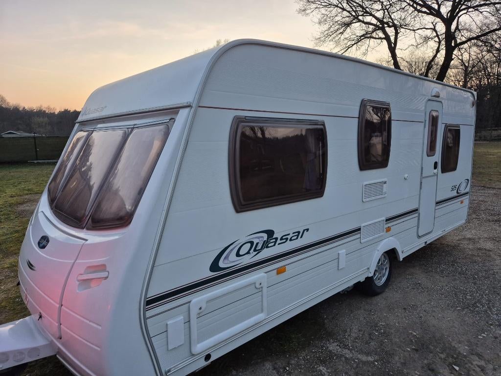Lunar Quasar 525 in zeer goede staat met mover, Caravans en Kamperen, Overige merken, 2 aparte bedden, Bedrijf, Ringverwarming