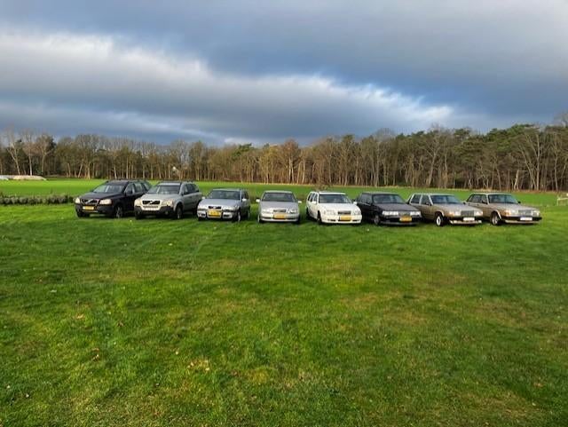 Volvo V70 2.4 AUT 2000 Een der laatste Mohicanen!, Auto's, Stoelverwarming, Zwart, Blauw, Stationwagon