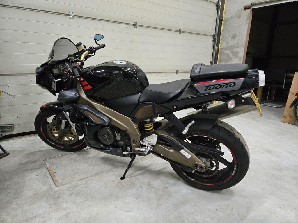 Nette Aprilia Tuono 2003 - Krachtige 2-cilinder Naked Bike, 2 cilinders, Sportuitlaat, Motorrijbewijs A, Bedrijf