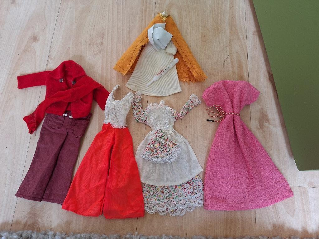 Vintage barbie kleding en schoenen, Ophalen of Verzenden, Gebruikt, Kleertjes