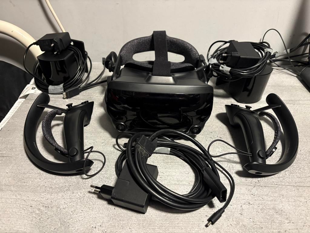 Valve index volledige set (DOOS NIET INBEGREPEN!!), Spelcomputers en Games, Virtual Reality, Ophalen, Gebruikt, VR-bril, Pc