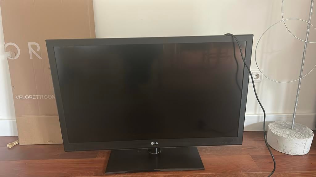 LG tv KAPOT, Audio, Tv en Foto, Televisies, Ophalen, 50 Hz, Zo goed als nieuw, 100 cm of meer