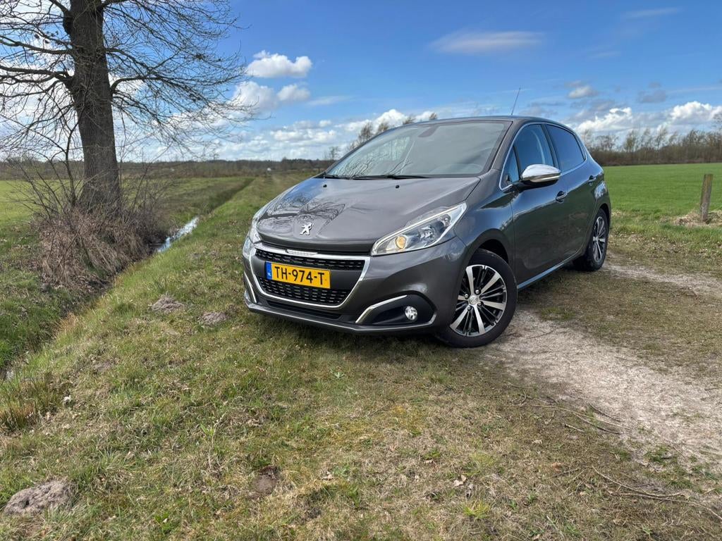 Peugeot 208 1.2 82pk 2018 Grijs, lichtmetalen velgen., Auto's, Peugeot, Voorwielaandrijving, 83 pk, Stof, 40 €/maand