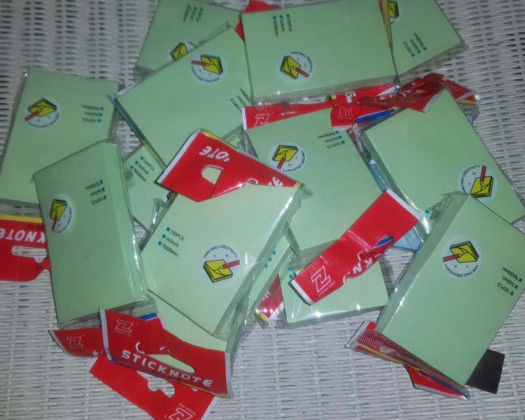 Partij van 16 setjes van 100 memo s, Diversen, Ophalen, Nieuw