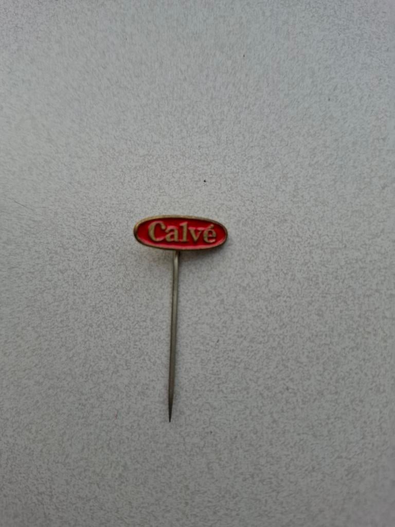 Vintage speldje pin prikker steekspeld Calvé, Verzamelen, Speldjes, Pins en Buttons, Ophalen of Verzenden