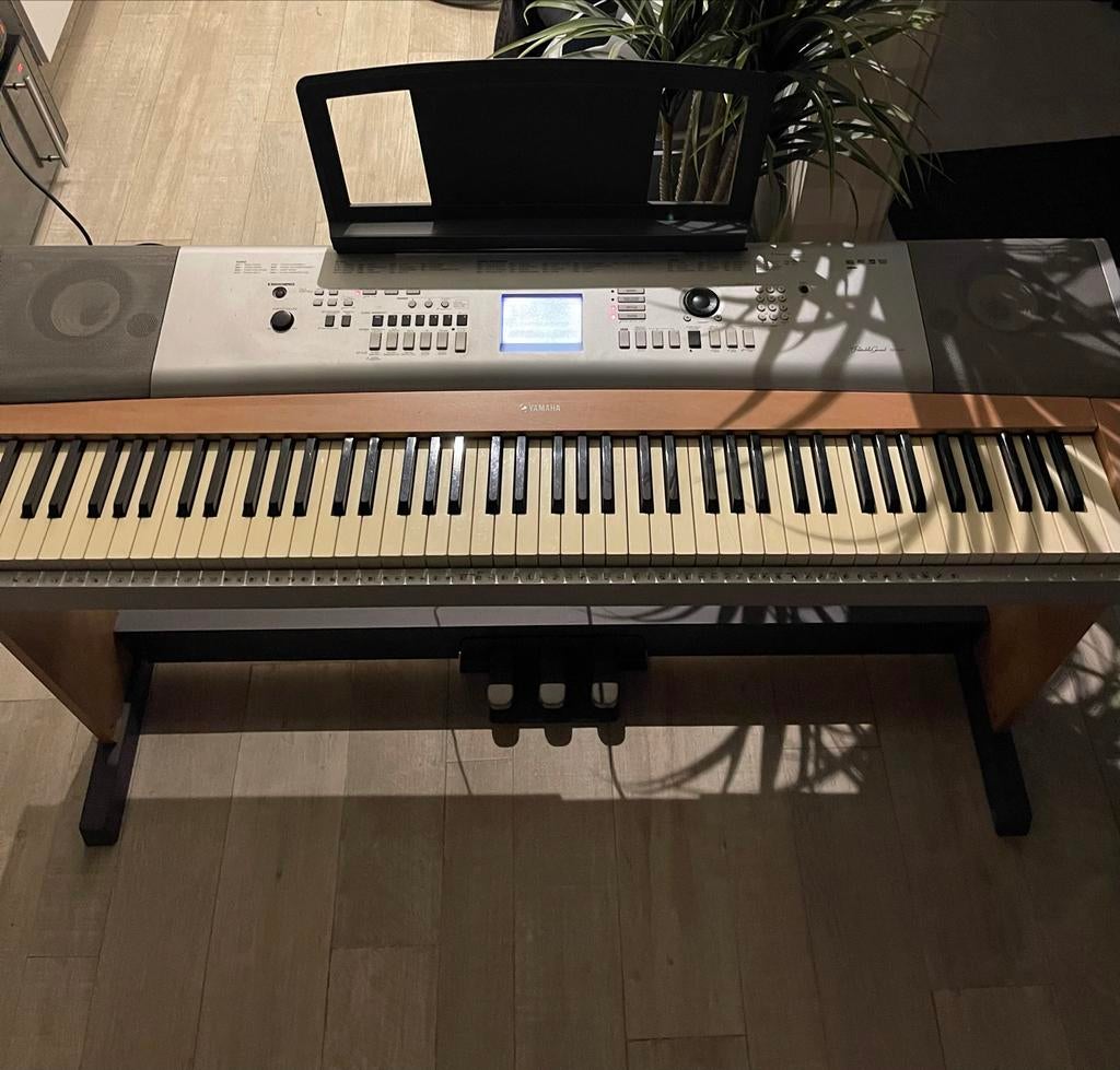 Yamaha keyboard met 88 toetsen en pedalen, Muziek en Instrumenten, Ophalen, Gebruikt, 88 toetsen, Yamaha