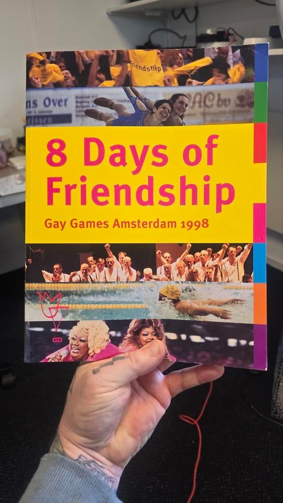 8 Days of Friendship: Gay Games Amsterdam 1998 Boek, Ophalen of Verzenden, Gelezen