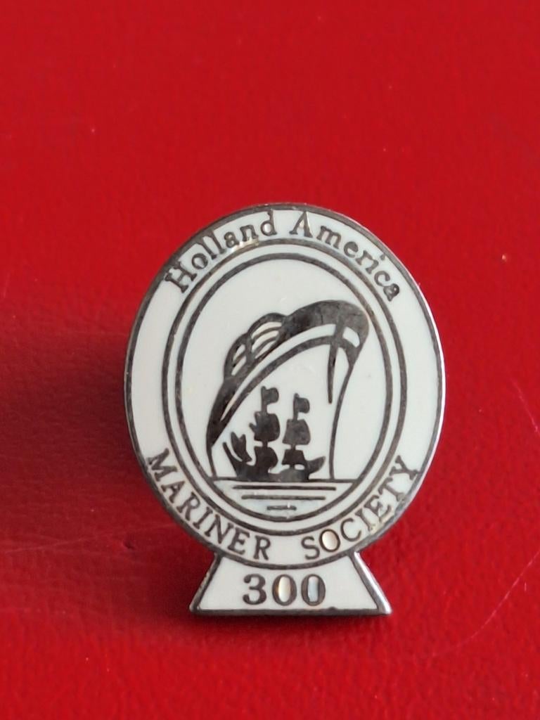 HOLLAND AMERICA LINE : FRAAIE ,EMAILLE PIN, 300 CRUISES, Verzenden, Zo goed als nieuw, Motorboot, Overige typen